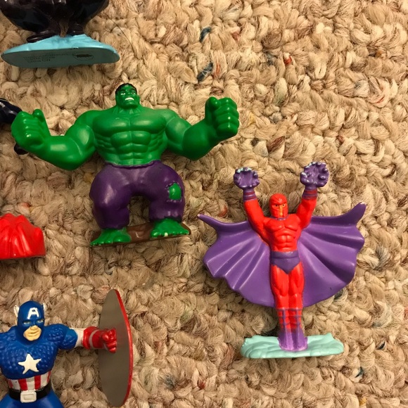 Set of 10 Marvel figurines (I found Iron Man and Wolverine) - Picture 5 of 9